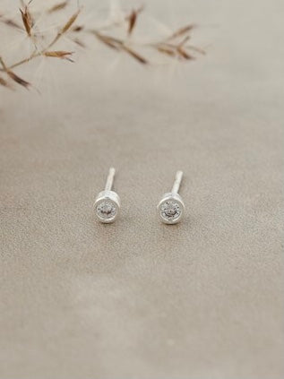 Wink Studs