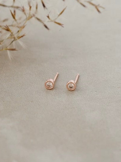 Wink Studs